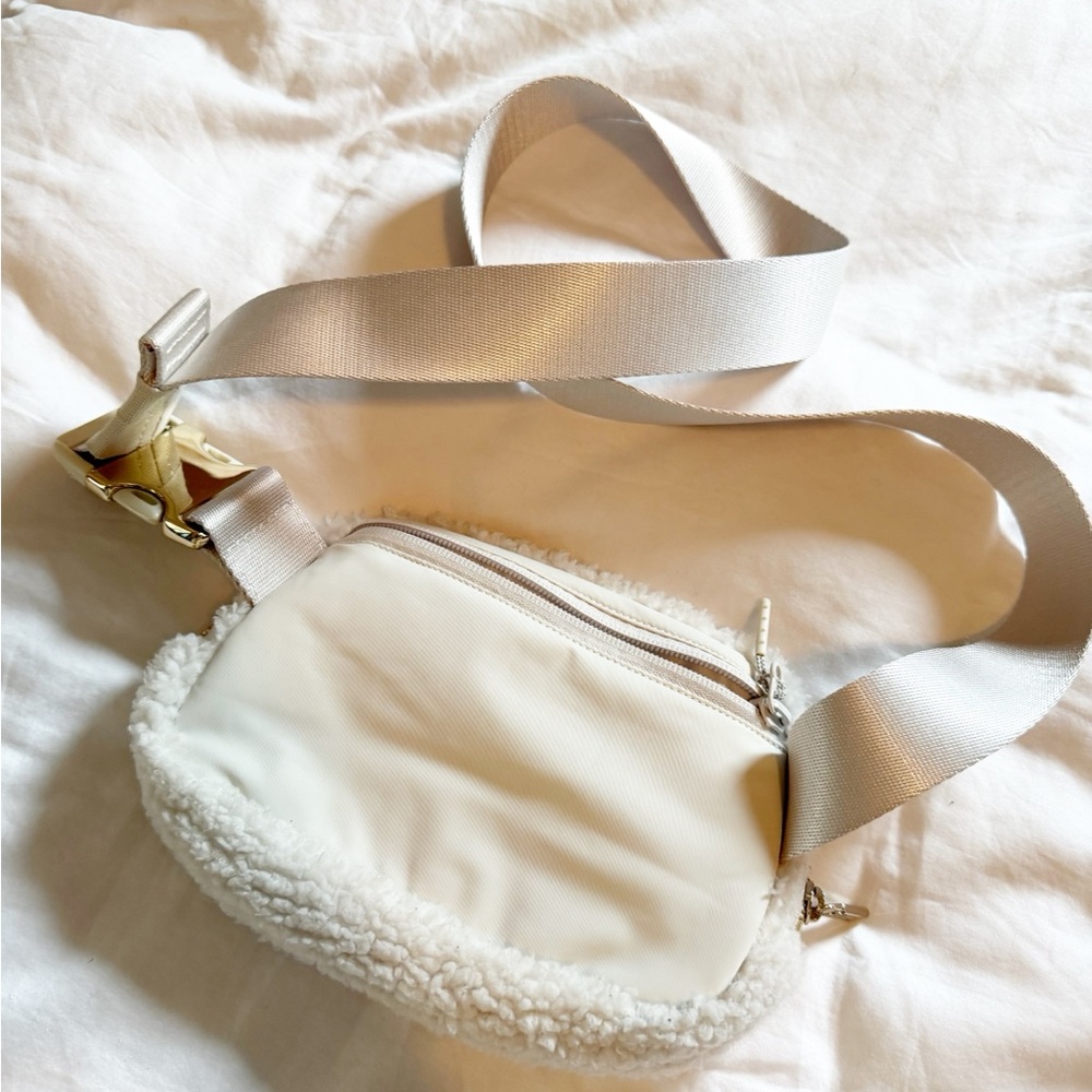 lululemon everywhere fleece belt bag - Picture 2 of 4